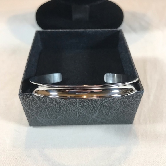 Silver Fashion Cuff Bracelet "Remember That I Love You Mom" Engraved Fashion - Picture 1 of 3